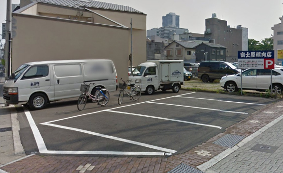 富士屋精肉の駐車場